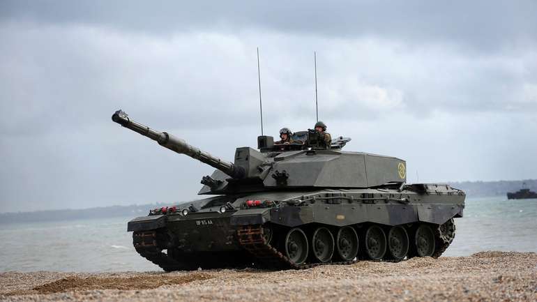 Українські танкісти прибули до Британії навчатися на танках Challenger 2