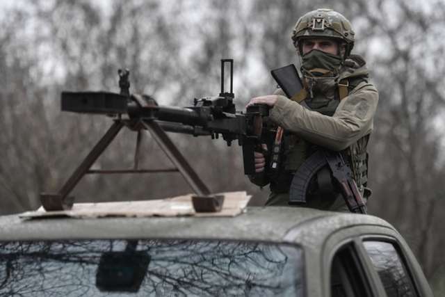 Виснажливі бої на Сході тривають_1
