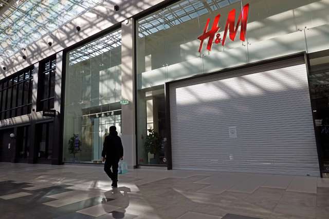 Такі компанії, як H&M, припинили діяльність у росії після вторгнення в Україну, але економіка виявилася стійкою