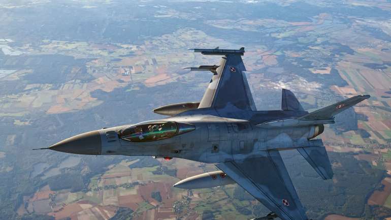 Польський F-16 під час навчань НАТО над Ласком минулого року