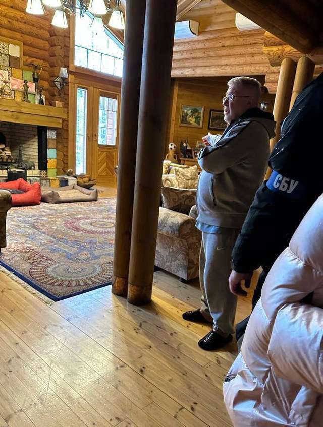 СБУ проводить обшук у будинку Коломойського. Оновлюється_3