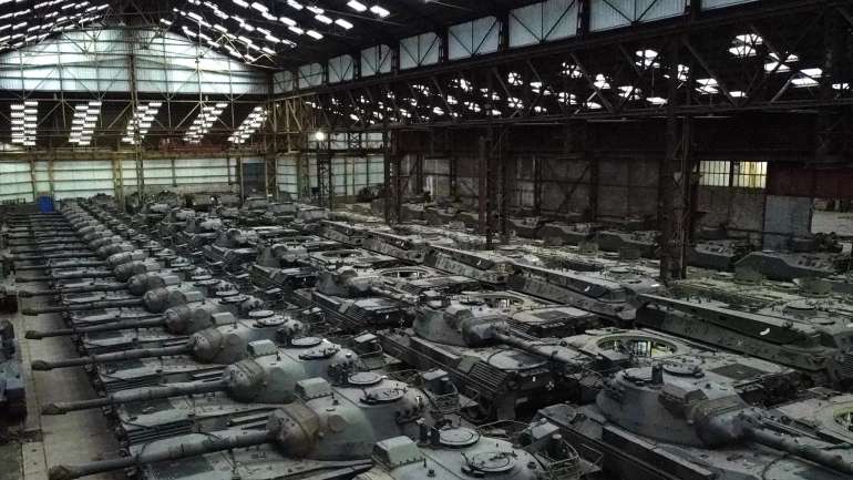 Танки Leopard 1 німецького виробництва в ангарі в Турне, Бельгія