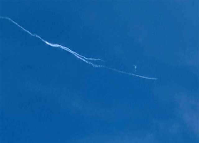 Винищувач ВПС США збиває ймовірно китайську шпигунську повітряну кулю біля узбережжя Кароліни 4 лютого.