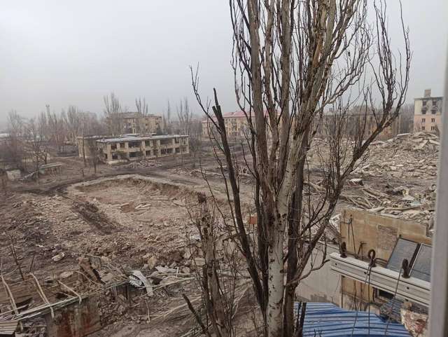 Замість житлового району росіяни лишили велику пустку смерті у Маріуполі_2