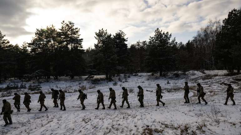 Солдати легіону «Вільна Росія» тренуються цього місяця в Київській області в Україні, готуючись до відправлення на передову.
