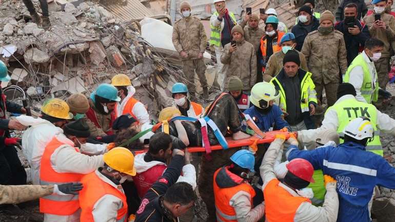 Українці врятували жертву землетрусу у Туреччині, – ДСНС