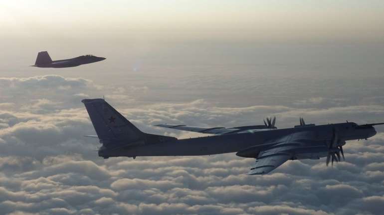 США перехопили чотири російські військові літаки біля Аляски