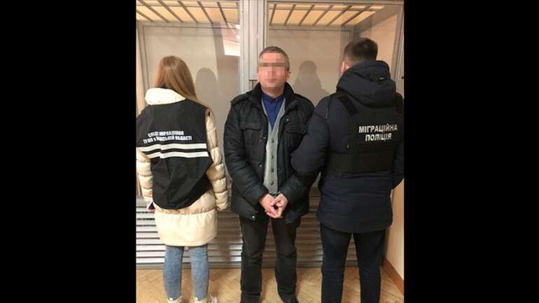 Львівський диякон РПЦ (ФСБ) ґвалтував свою неповнолітню доньку