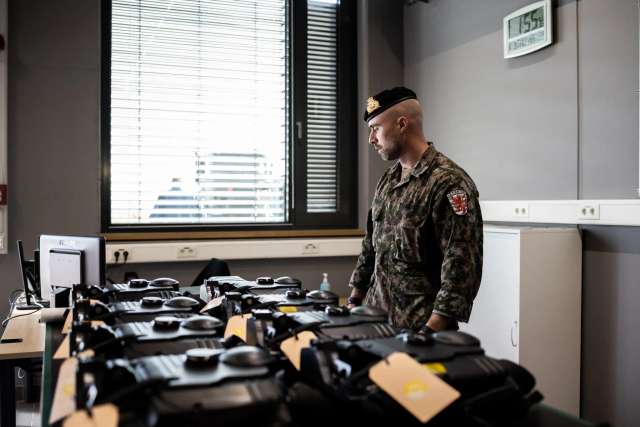 Пол Вагенер, офіцер армії Люксембургу, який відповідає за матеріально-технічне забезпечення та технічне обслуговування, з тепловізорами вирушив до України.