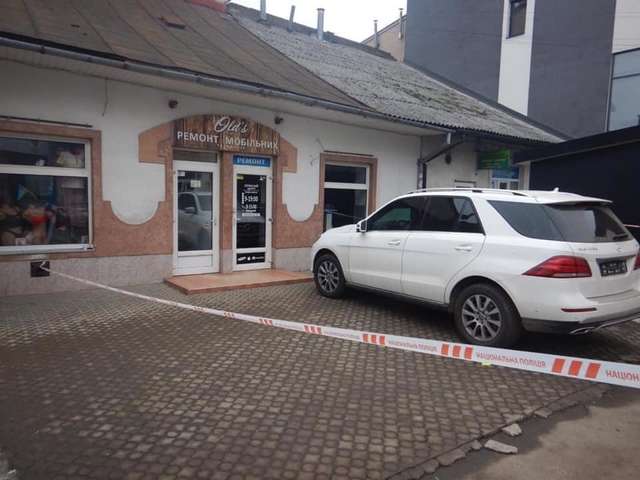 Дружина очільника закарпатської поліції користується авто з дипломатичними номерами_1