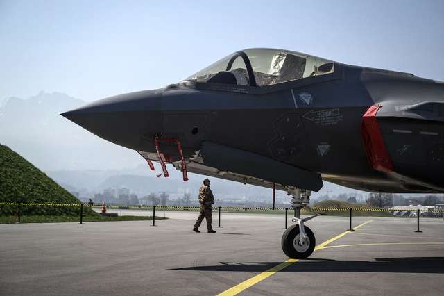 Винищувач F-35 A Lightning II на аеродромі авіабази Еммен, Швейцарія, у березні.