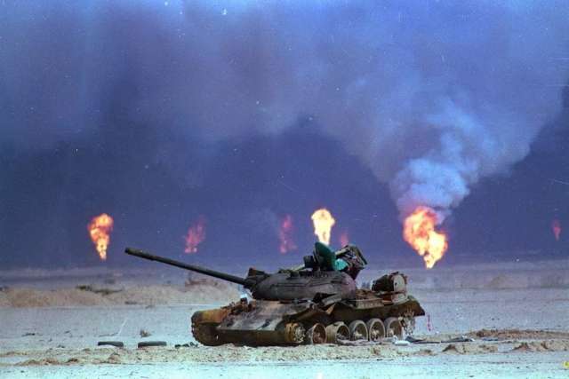Буря в пустелі та сталеві трупи радянських танків