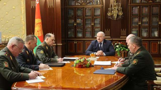 В Білорусі відбулося засідання силовиків після вибухів на військовому аеродромі_1