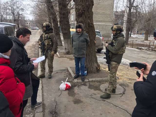 Керівника кадрового підрозділу батальйону тероборони викрито на хабарі_1