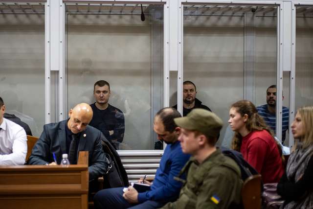 Колишні працівники «Беркуту» Павло Аброськін (ліворуч), Олександр Маринченко (по центру)
