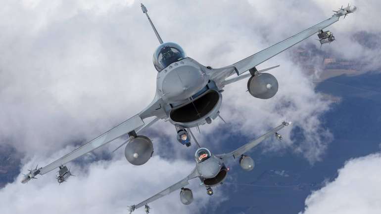 Українські пілоти пройдуть тестування на симуляторі F-16 у США, - NBC