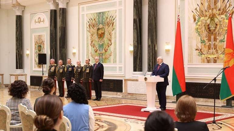 «Українські гниди» турбують білоруську вошу Лукашенко