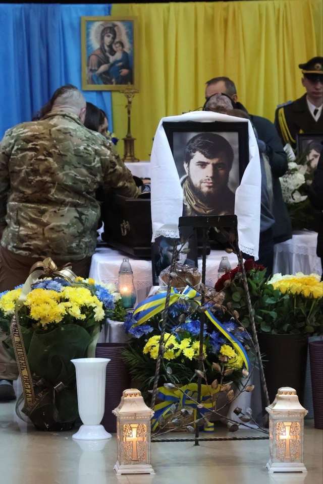 Івано-Франківщина простилася з Героєм України другом «Да Вінчі»_3