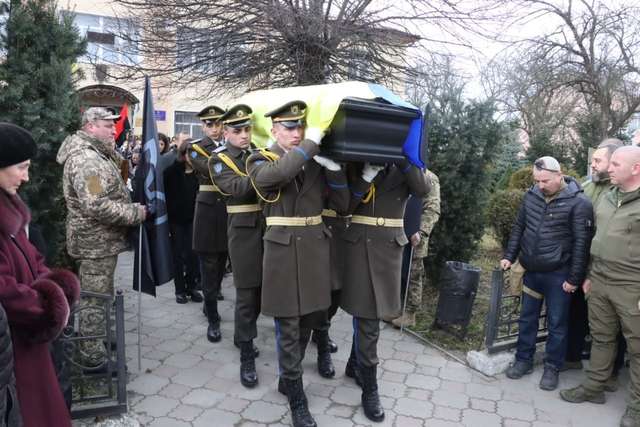 Івано-Франківщина простилася з Героєм України другом «Да Вінчі»_11