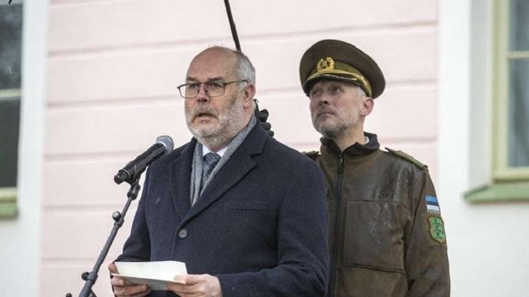Президент Естонії обеззброїть росіян у примусовому порядку