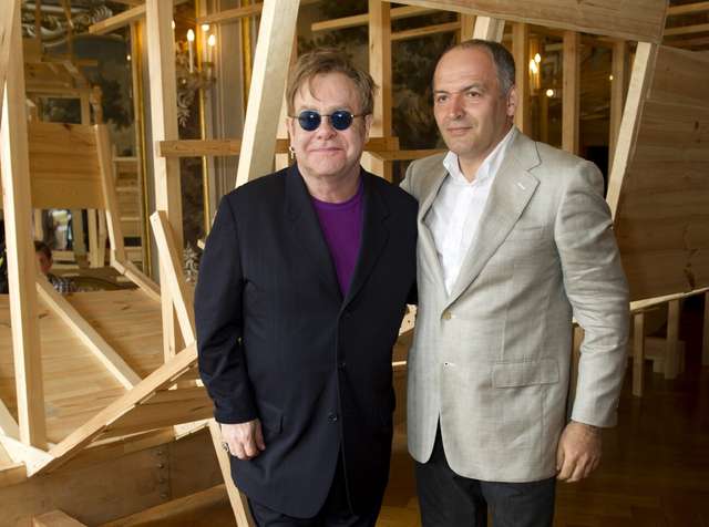 Елтон Джон є одним з улюблених співаків Віктора Пінчука.