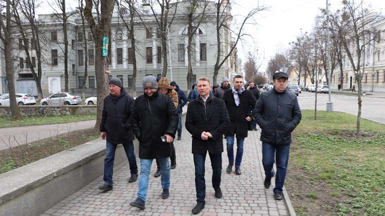 Полтавські комунальники вигуляли Пархоменка