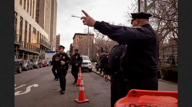 Трамп їде до Нью-Йорка на суд, поліція готується до вуличних акцій