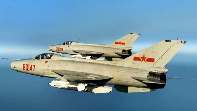 Армія КНР перетворює винищувачі J-6 і J-7 у БПЛА