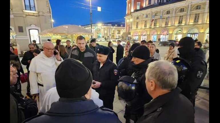 На Великодню службу до храму в Петербурзі навідався ОМОН