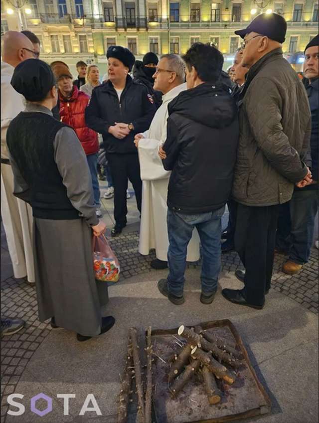 На Великодню службу до храму в Петербурзі навідався ОМОН_1