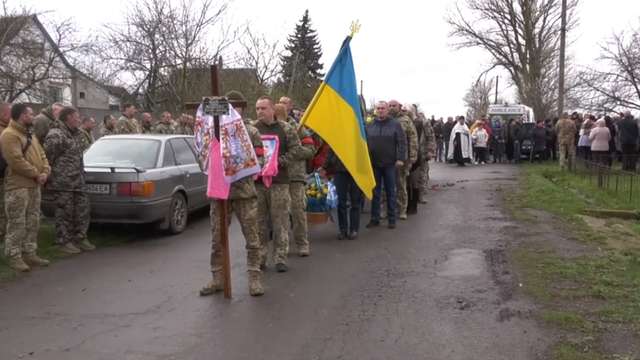 Миргород попрощався з полеглим захисником України_11
