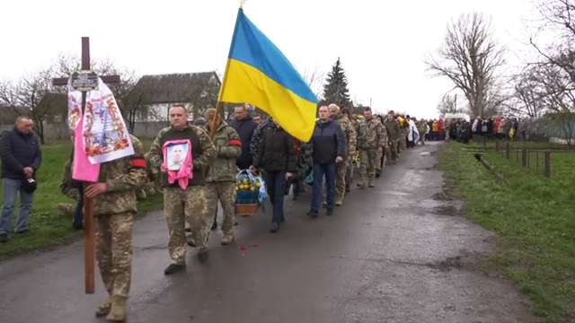 Миргород попрощався з полеглим захисником України_1