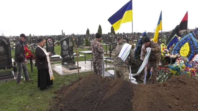 Миргород попрощався з полеглим захисником України_13