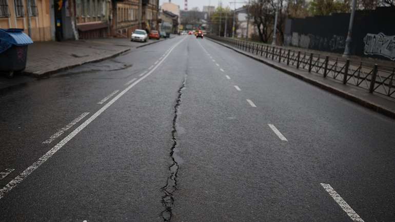 Труханов і «Ростдорстрой» із грошима, а в одеситів – діряві дороги