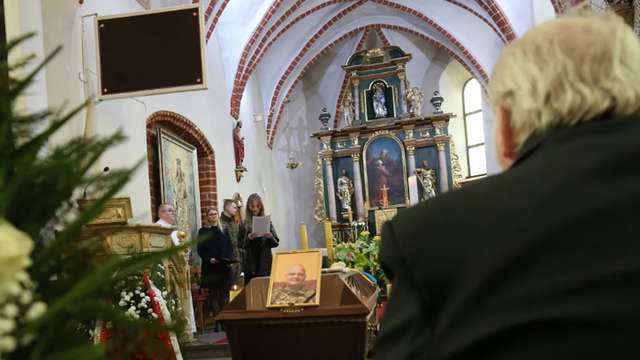 У Польщі попрощалися з воїном, який боровся за Україну_3