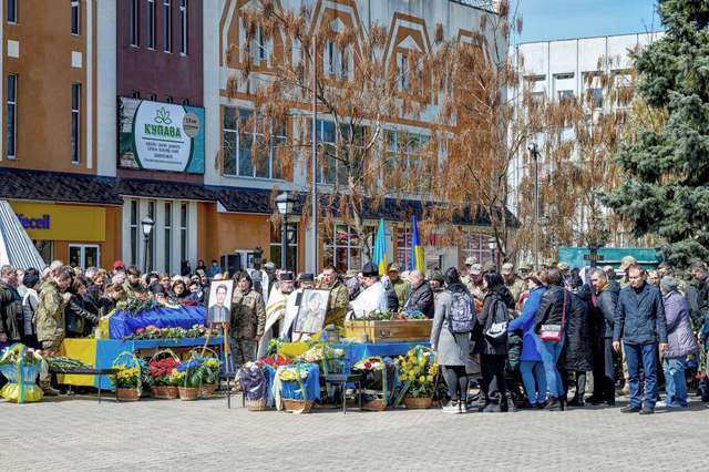 Миргород попрощався із полеглими захисниками України_5