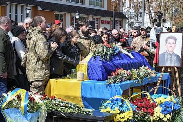 Миргород попрощався із полеглими захисниками України_4