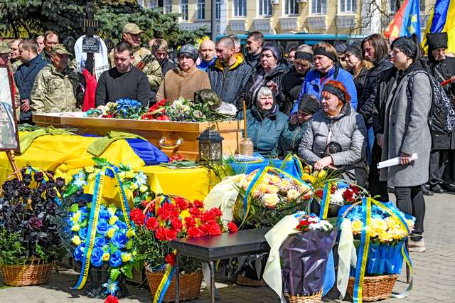 Миргород попрощався із полеглими захисниками України_7
