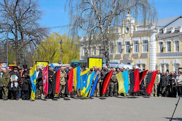 Миргород попрощався із полеглими захисниками України_12