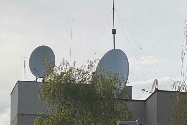 Параболічні антени на посольстві Росії у Словацькій Республіці