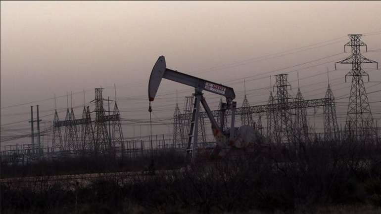 Нафта дешевшає, але не в Україні