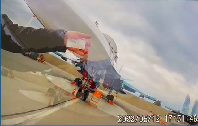 Скриншоти з відео літака, надісланого російським пілотом