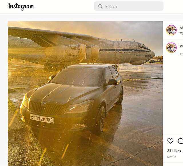 Фото з Інстаграм-акаунта російського контррозвідника Микити Бухтатова, який курує аеродроми. За словами Христо Грозєва, росіянин вказав геолокацію на фото з військовим літаком