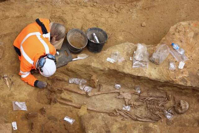 Археологи знайшли давньоримський цвинтар у центрі Парижа_2