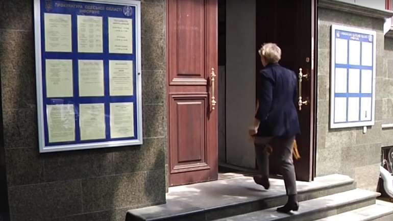 В Одеській прокуратурі працює уродженка Москви, схильна до пияцтва