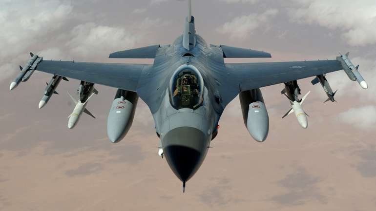 У Білому домі заявили, що не розглядають надання F-16 для України
