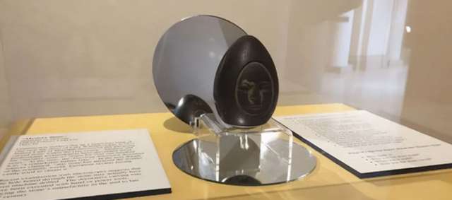 Таємничий камінь у Музеї історії Нью-Гемпширу.