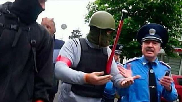 2 травня 2014 року одесити захищалися від російських диверсантів_1