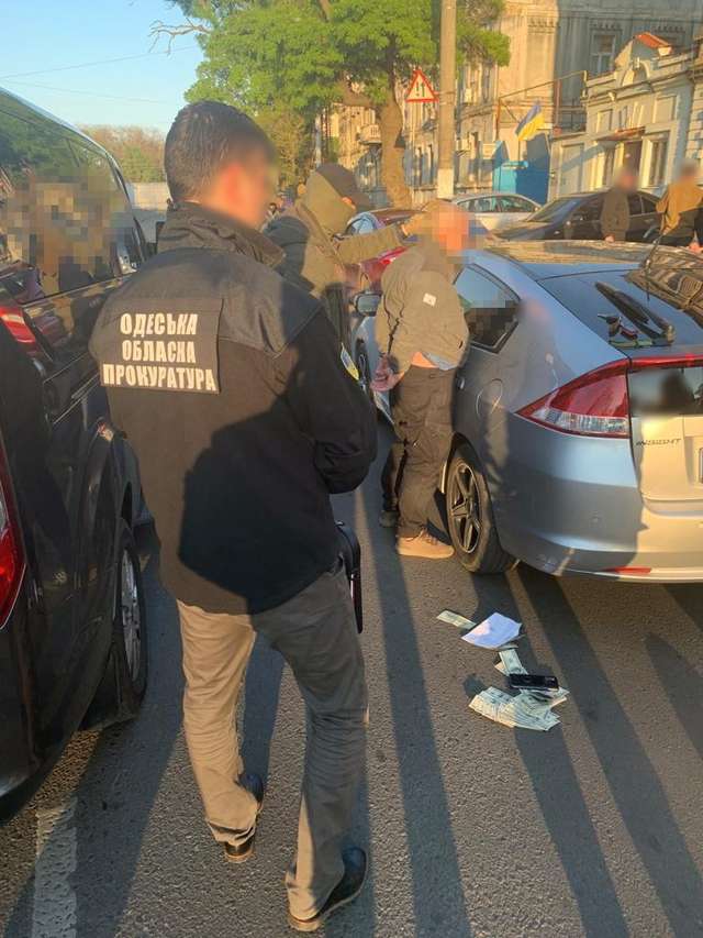 В Одесі на хабарі вдруге затримали очільника військового госпіталю_3