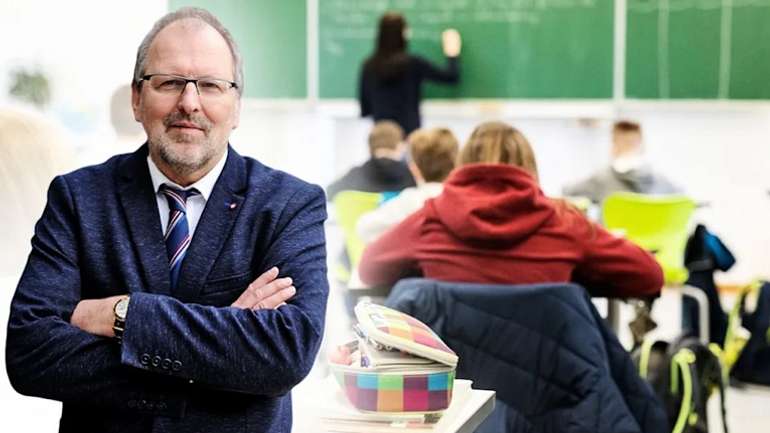 Молодь Німеччини тупішає через втрату навичок читання і письма, – Bild